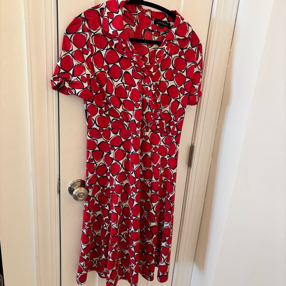 Christmas Party Red, White and Black Patterned Midi Dress size 8 Feminine
